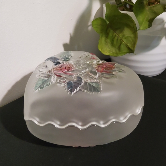 Frosted Covered Heart Shape Glass Trinket Box Studio Nova - Picture 2 of 7